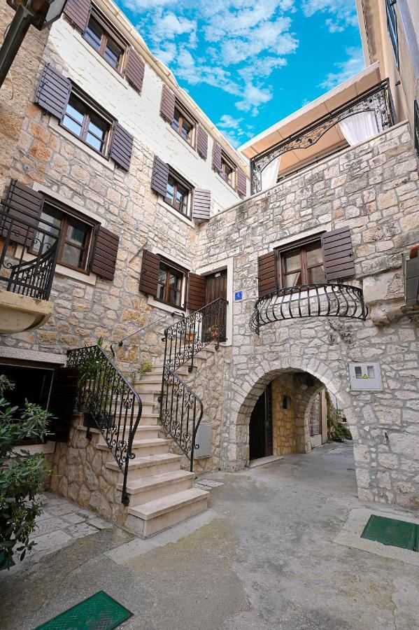 Ostanak kod kuće Stone House Srida